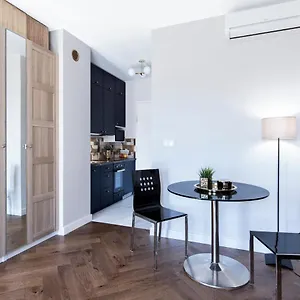 https://art-deco-targowa-10-studio-ac.warsawhotelspoland.com